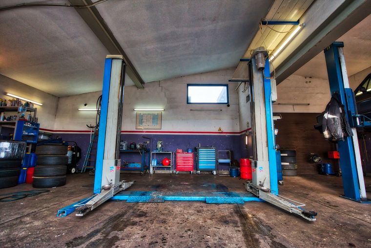 Einblick in die Werkstatt von Autotechnik Hoppe in Viersen