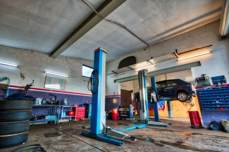Einblick in die Werkstatt von Autotechnik Hoppe in Viersen