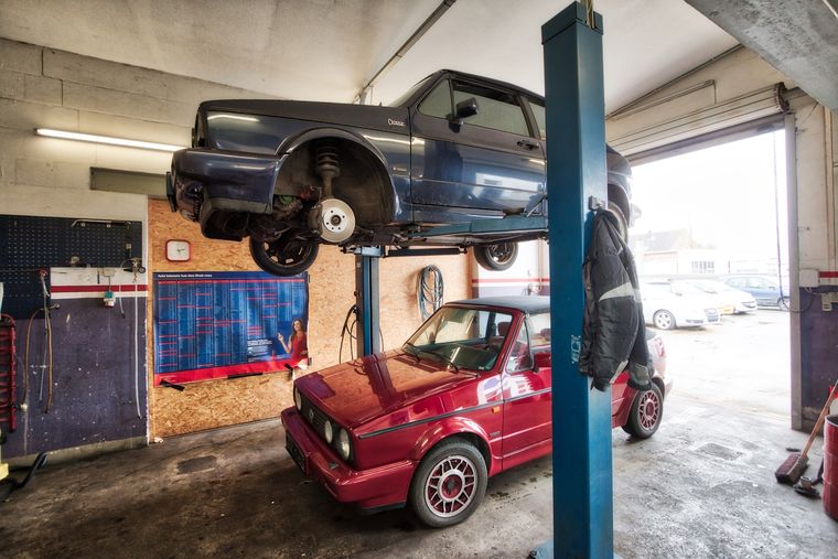 Einblick in die Werkstatt von Autotechnik Hoppe in Viersen