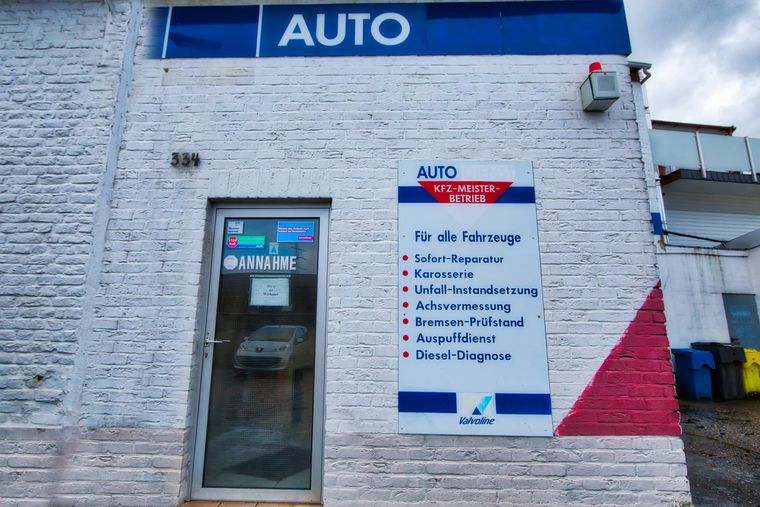 Einblick in die Werkstatt von Autotechnik Hoppe in Viersen